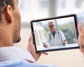 virtual chat with patient and doctor via tablet