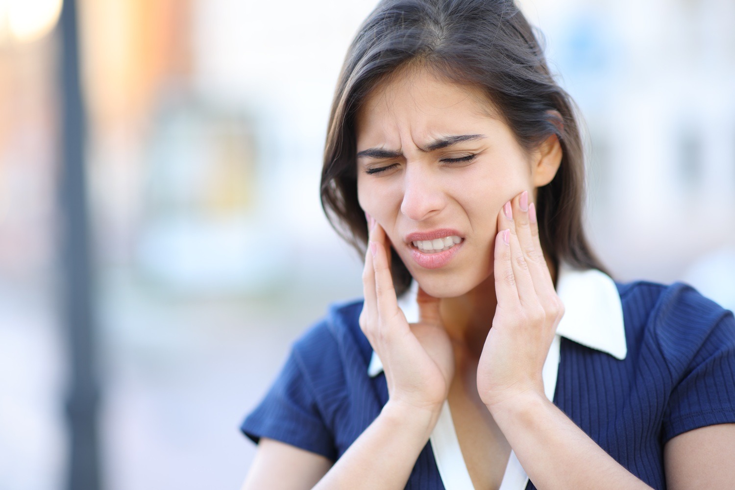 woman having tmj flare up